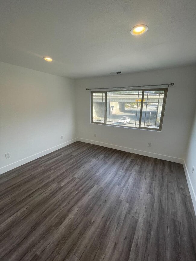 Building Photo - 2530 Francisco Blvd