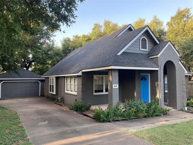 Building Photo - 800 Birch Brook Ln