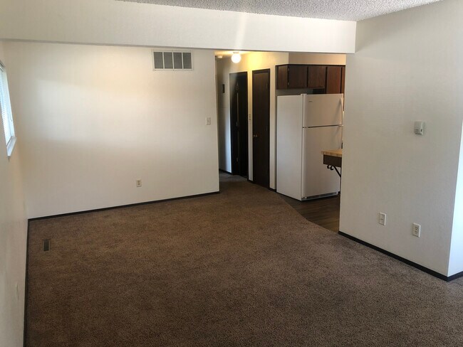 Living room/dining room - 2100 Van Lennen Ave