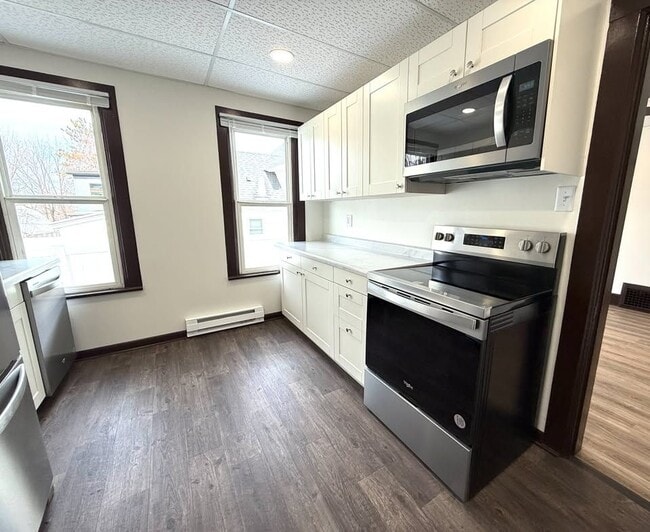 Building Photo - 752 McSorley St