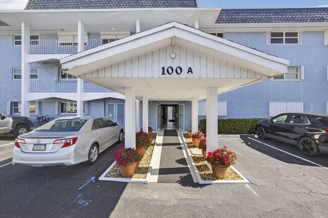 Building Photo - 100 Shore Ct