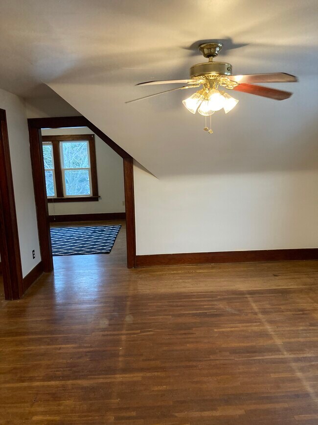 Foto del edificio - 1335 W 24th St