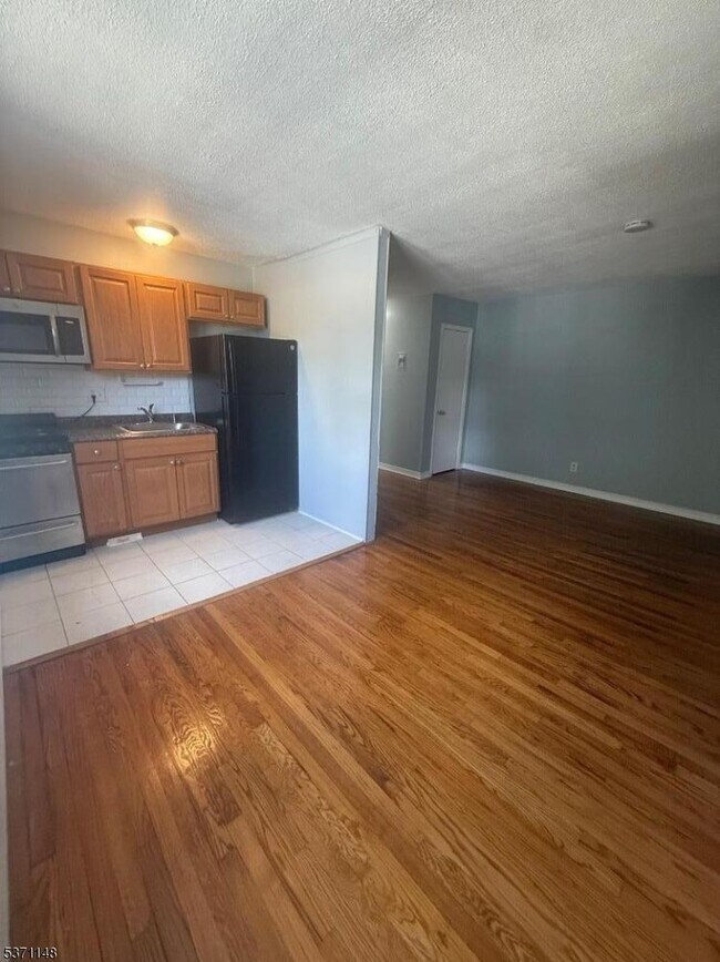 Foto del edificio - 711 Plainfield Ave