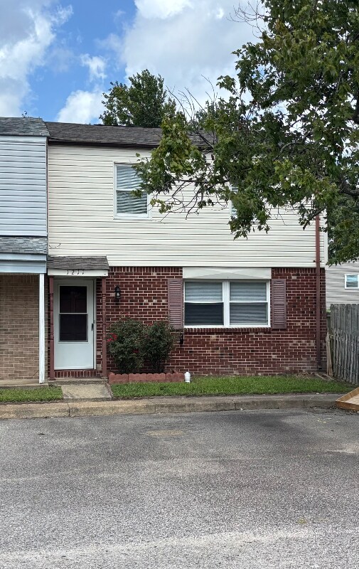 Foto del edificio - 1211 Warwick Dr