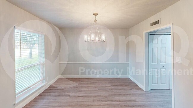 Foto del edificio - 6203 Rainier Rd