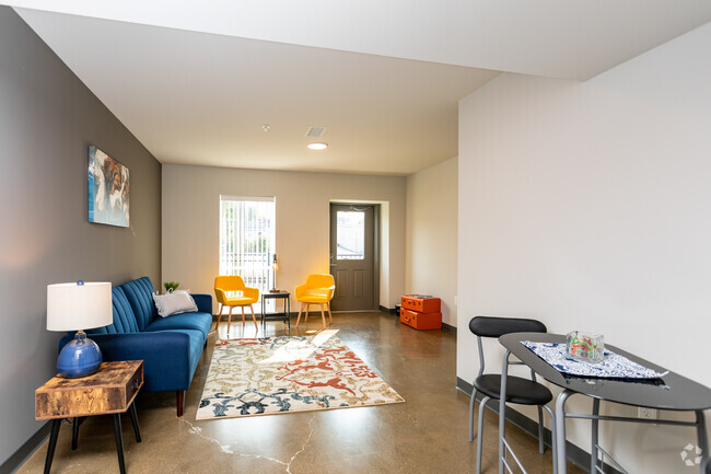 3BR, 2BA - Riverside Lofts