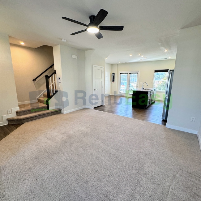 Building Photo - 225 Goldenstar Ln