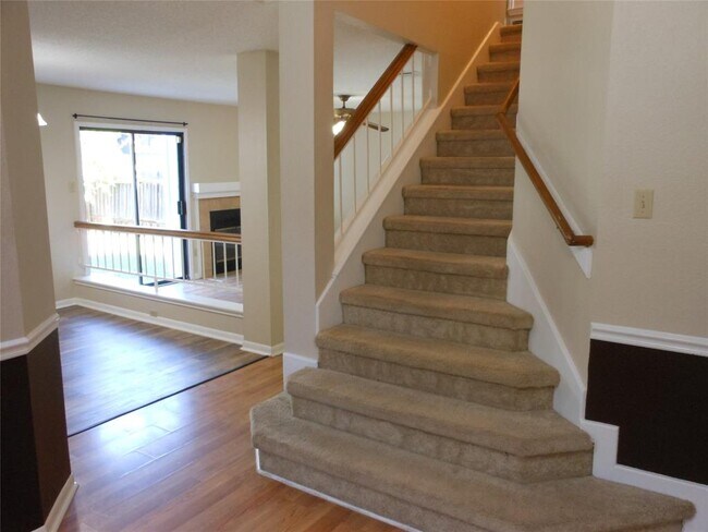 Foto del edificio - 8402 Siskin Cove