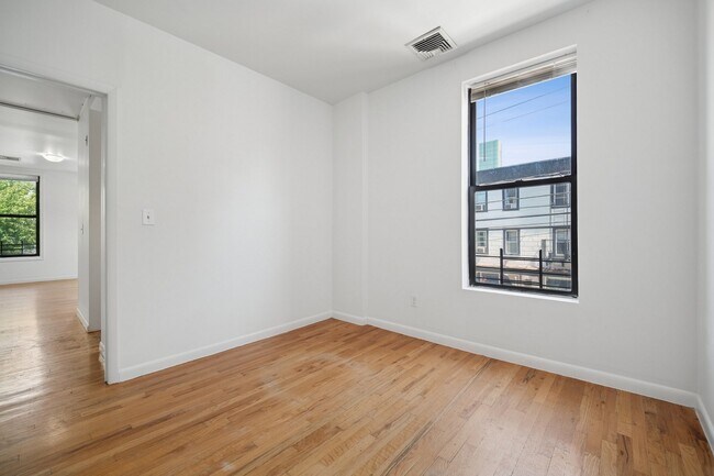 Foto del edificio - 236-238 Newark Ave
