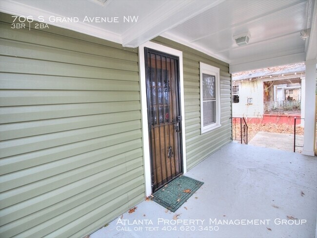 Foto del edificio - 706 S Grand Avenue NW