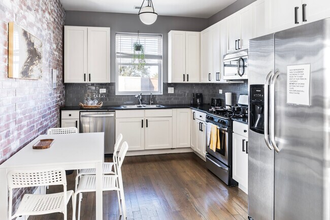Foto del edificio - 1322 E 62nd St