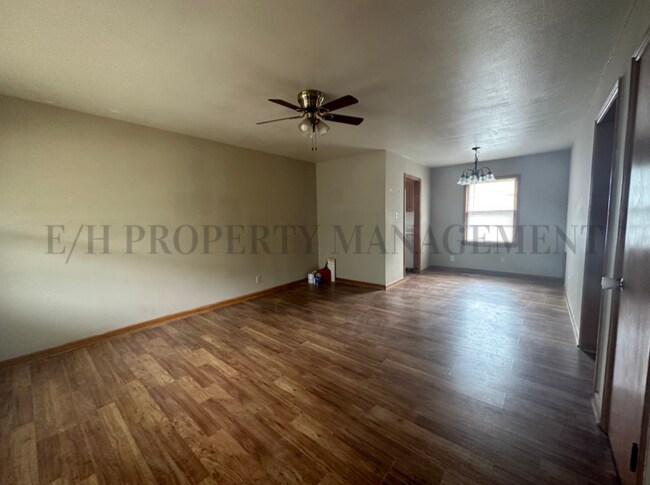 Building Photo - 620 S Governeour Rd