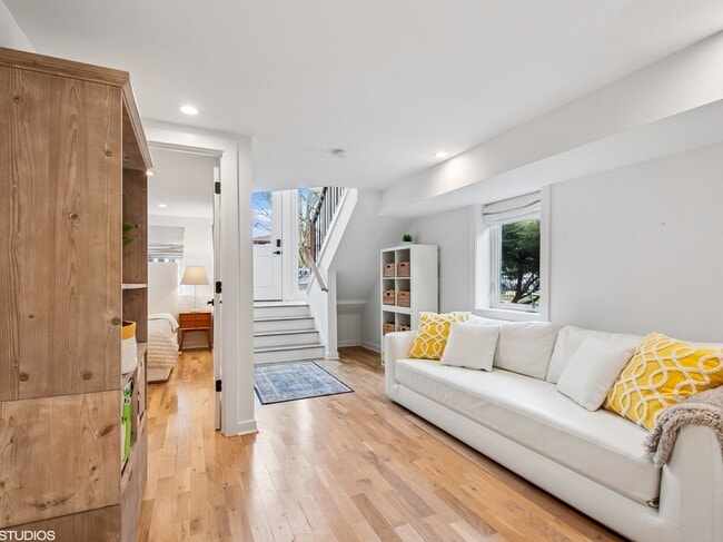 Foto del edificio - 1025 Dewey Ave