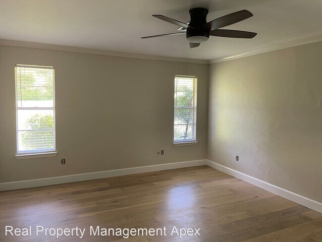 Building Photo - 4 br, 3 bath House - 900 Woodland West Dr.