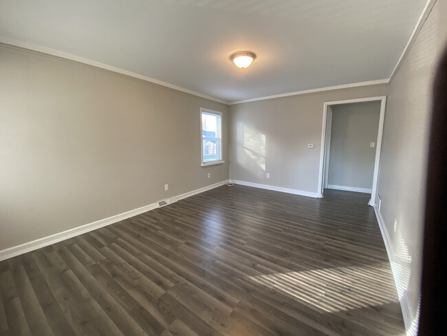 spaced living room - 23109 Stauber Ave