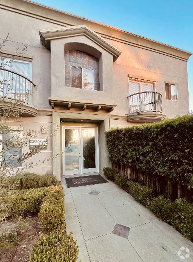 Building Photo - 6534 Balboa Blvd