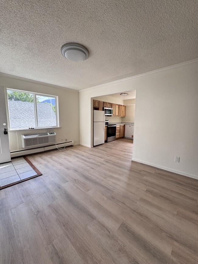 Foto del edificio - 736 Bennett Ave