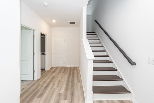 Building Photo - 4 Bedroom, 3.5 Bathroom Townhome in Foxbank Plantation - Moncks Corner