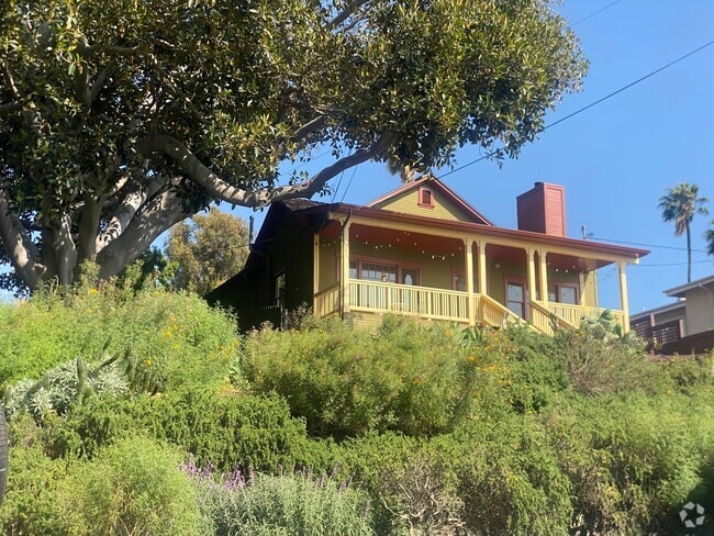 Building Photo - 1332 Edgecliffe Dr