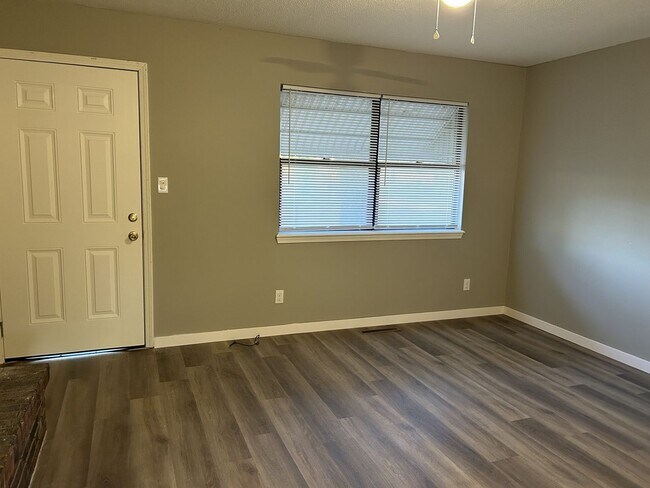 Foto del edificio - 905-907 N Rouse Duplex