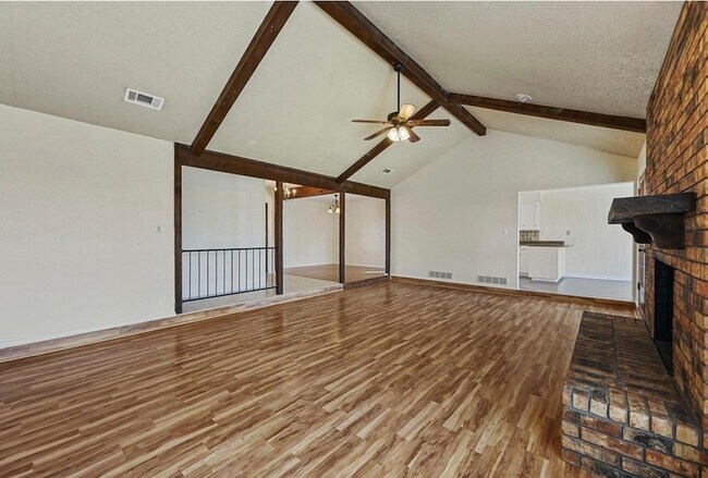 Foto del edificio - 8721 Hidden Hill Dr