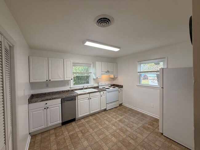 Foto del edificio - 3806 Simms Rd