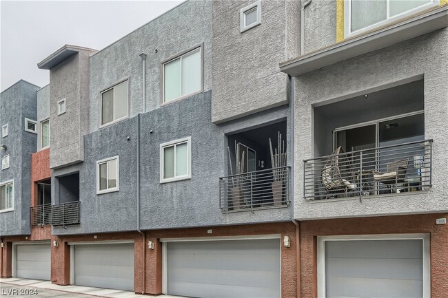 Building Photo - 9050 W Tropicana Ave