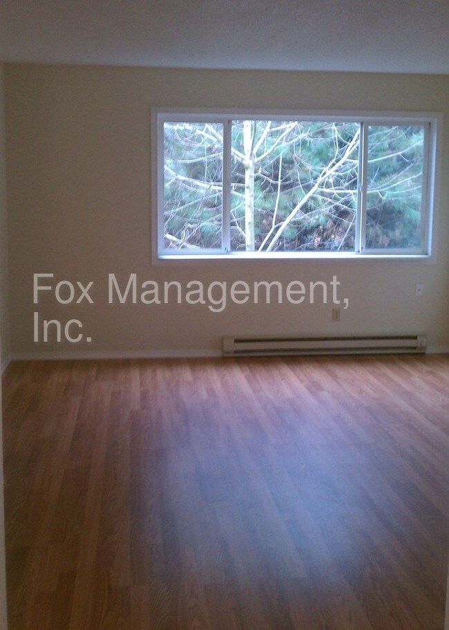 Building Photo - 3215 SE Alder Ct