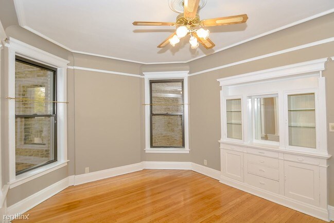 Building Photo - 1311 W Newport Ave