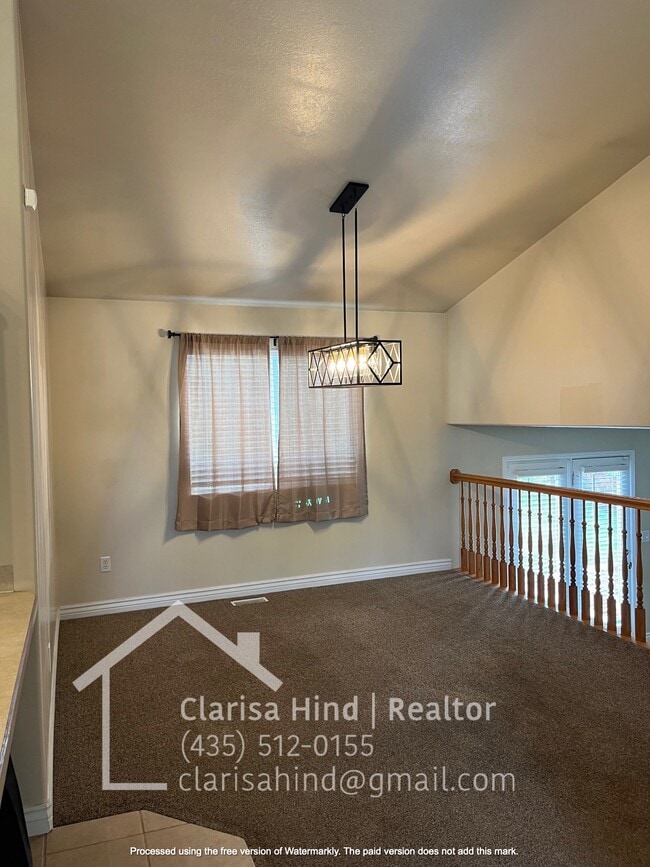 Building Photo - 262 1660 W