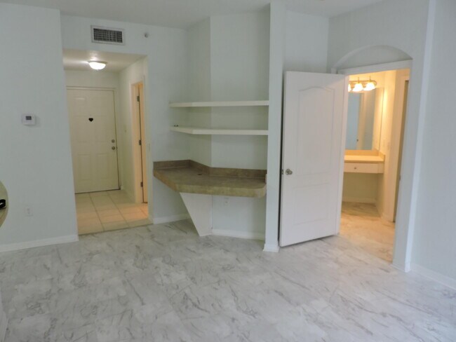 Building Photo - 11032 Legacy Dr