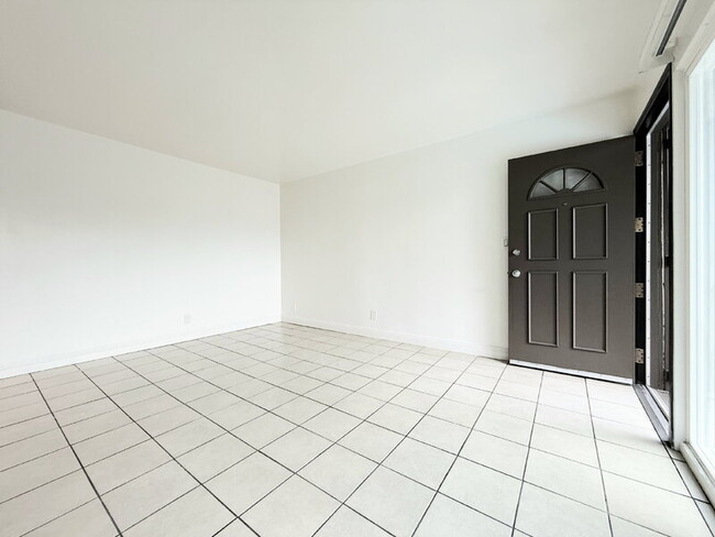 Foto del edificio - 10130 S Inglewood Ave