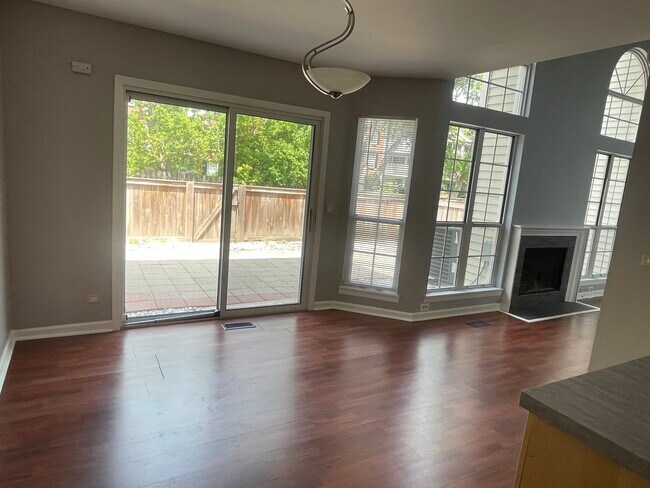 Foto del edificio - 720 Sturnbridge Ln