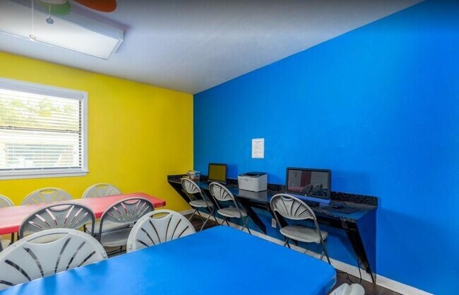 Building Photo - 2800 Northaven Rd
