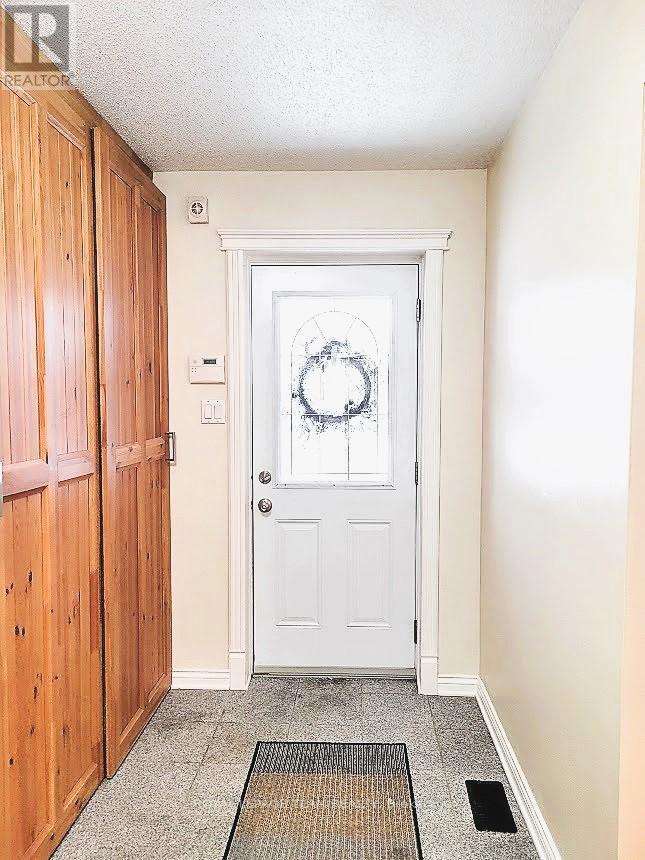 Building Photo - 2336-2336 Orient Park Dr