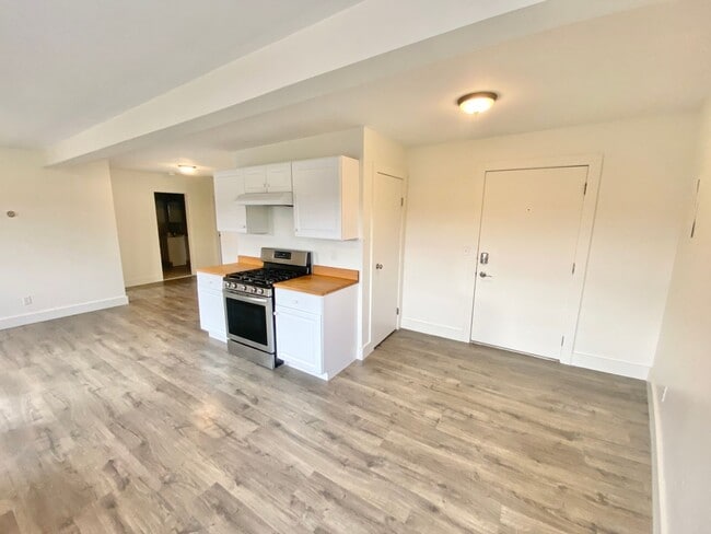 Building Photo - 12 Malletts Bay Ave