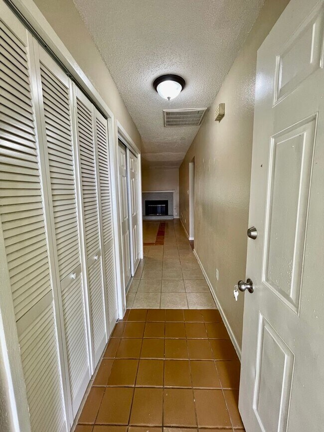 Foto del edificio - 3617/21 Curry Ln