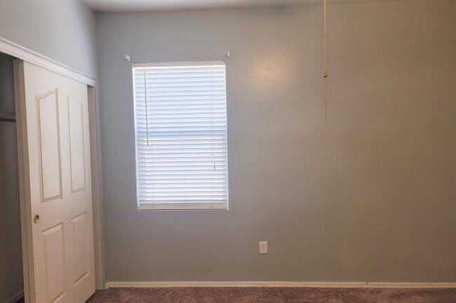 Building Photo - 2964 S Valle Verde
