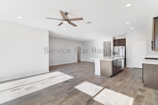 Building Photo - 8828 S 167th Ln