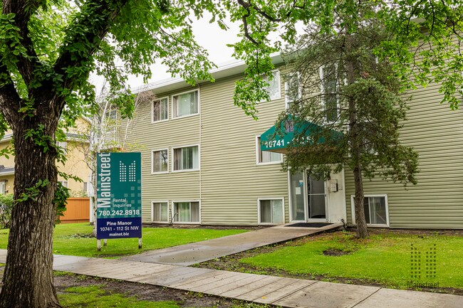 Photo du bâtiment - Pine Manor Apartments