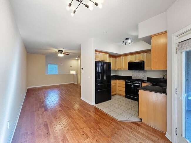 Foto del edificio - Spacious 2B/2.5BA Townhouse in North Park w/ Two-Car Garage & A/C!