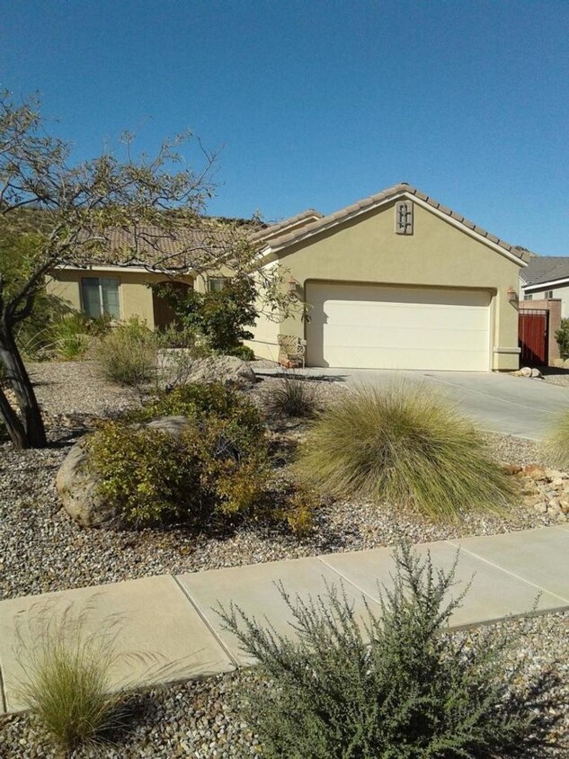 Primary Photo - 3 bed 2 bath in Coral Canyon