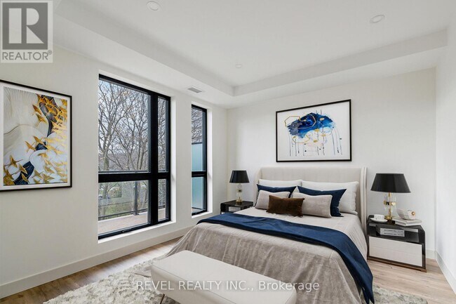 Building Photo - 4390 Hillview Dr