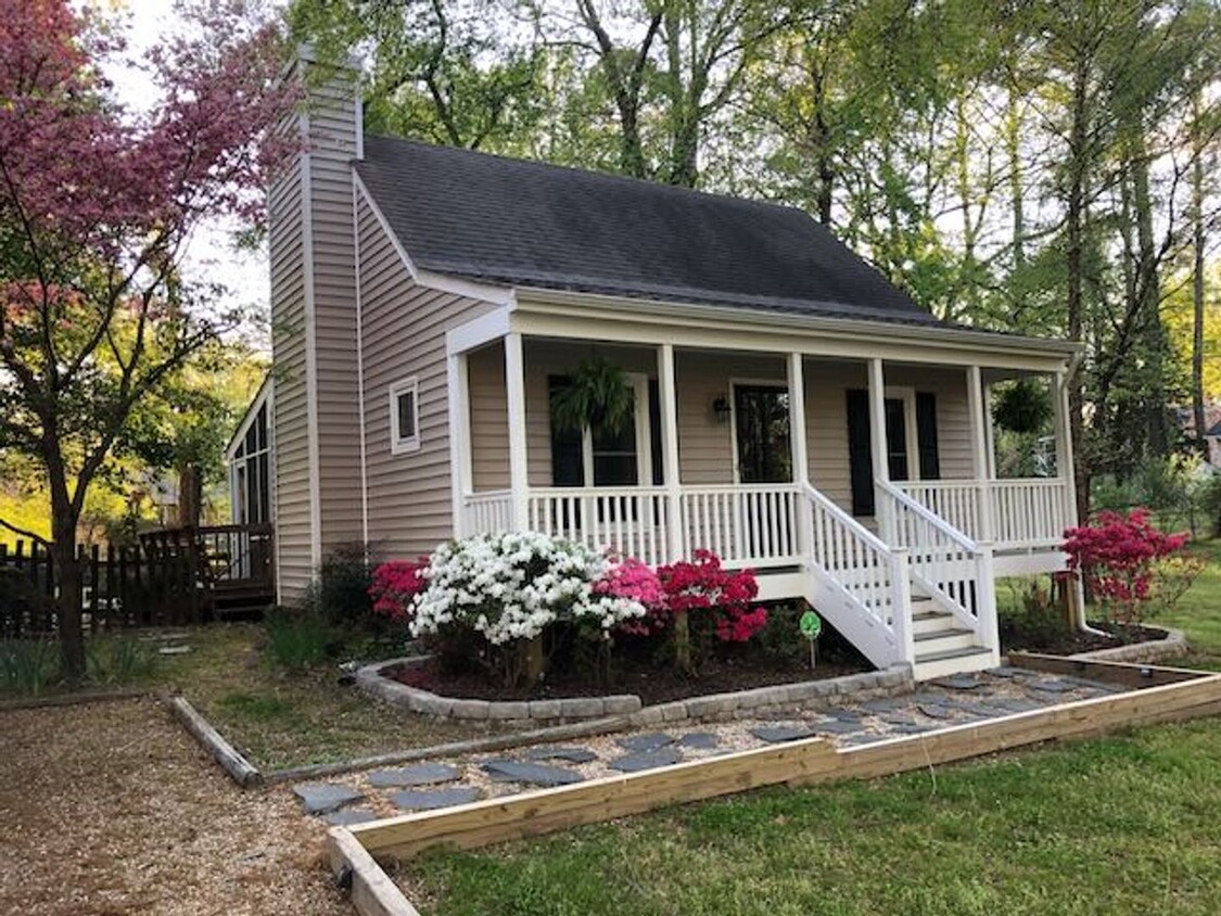 Primary Photo - Cozy West Lake Hills Home