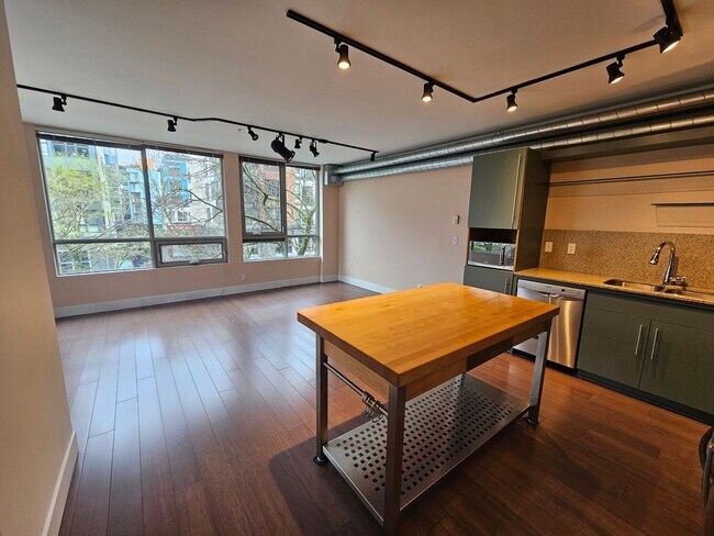 Foto del edificio - Bright Capitol Hill 1BR at BRIX | Parking Included |