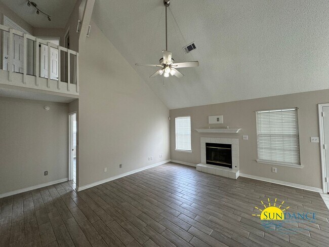Foto del edificio - Charming 4-Bedroom Home in Parkwood Place,...
