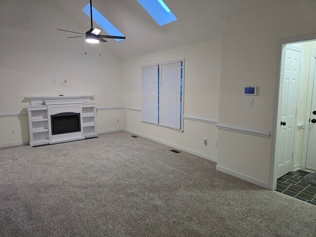 Foto del edificio - 7406 Pineleaf Dr