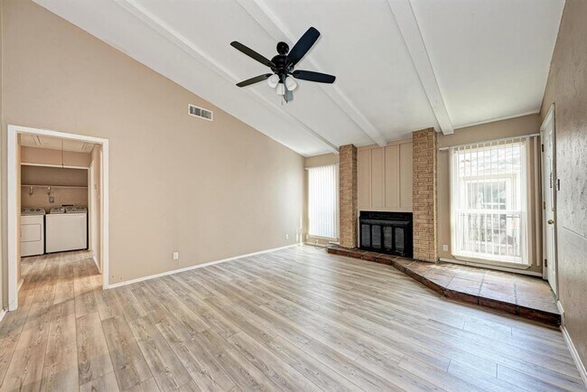 Foto del edificio - 1117 W Rundberg Ln