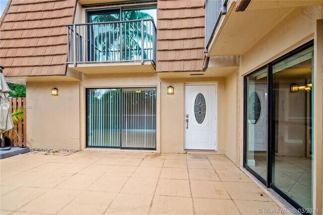 Building Photo - 2559 Camelot Ct