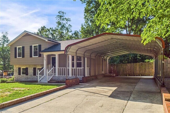 Foto del edificio - 4709 Chaucer Dr